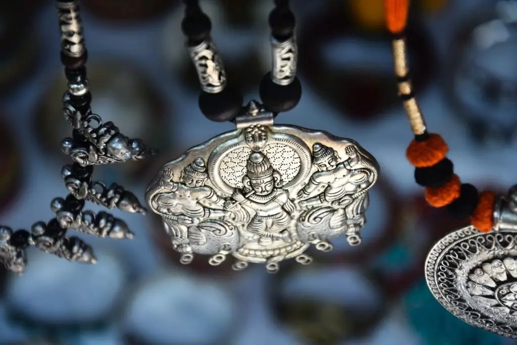 Die spirituelle Bedeutung des Tragens von Schmuck
