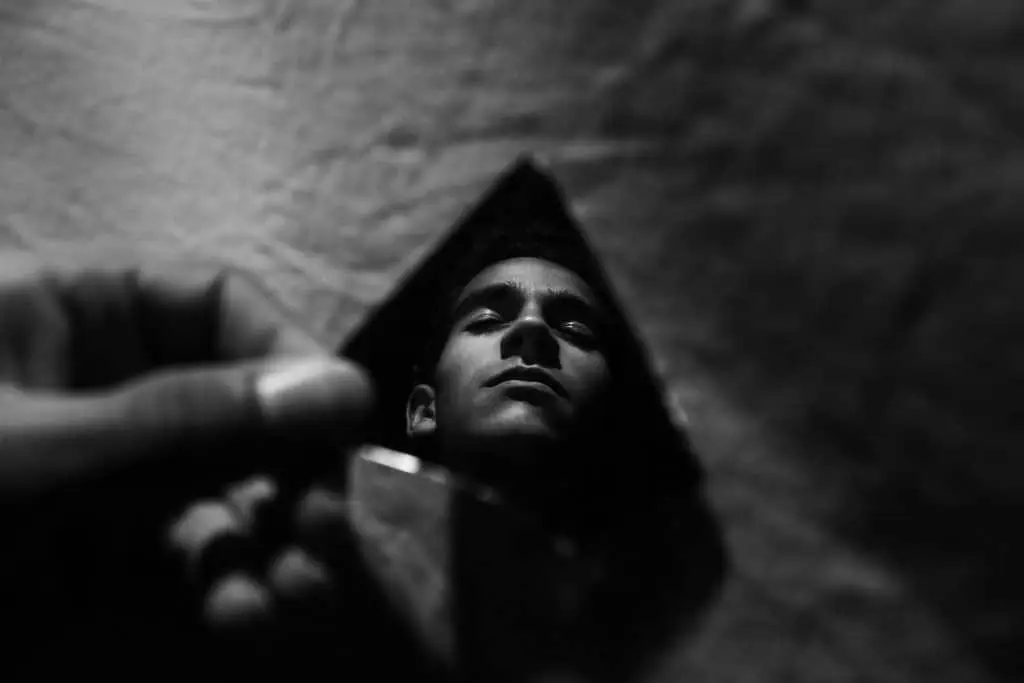 Spiegelritual: Spiegelbild für spirituelle Erkenntnis und Schutz