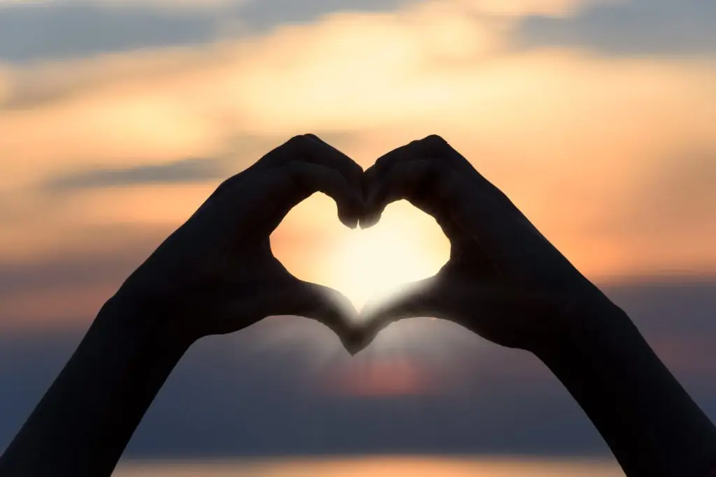 Herzöffnungsritual: Öffne dein Herz für Liebe, Mitgefühl und spirituelle Verbindung