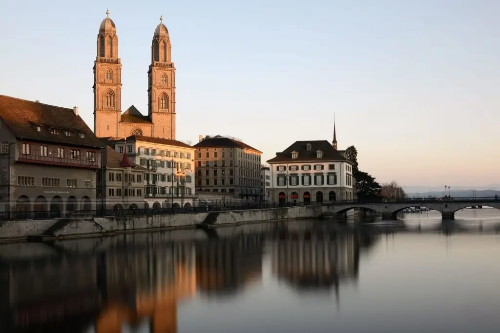 Hellsehen, Kartenlegen, Rituale und Astrologie in Zürich